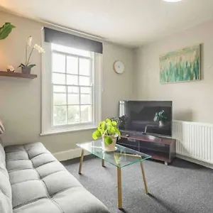 3 Bedroom Flat With Private Parking Cambridge (Cambridgeshire)