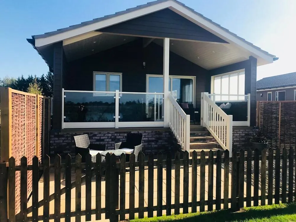 Waterside Lodges Cambridge Alpstuga