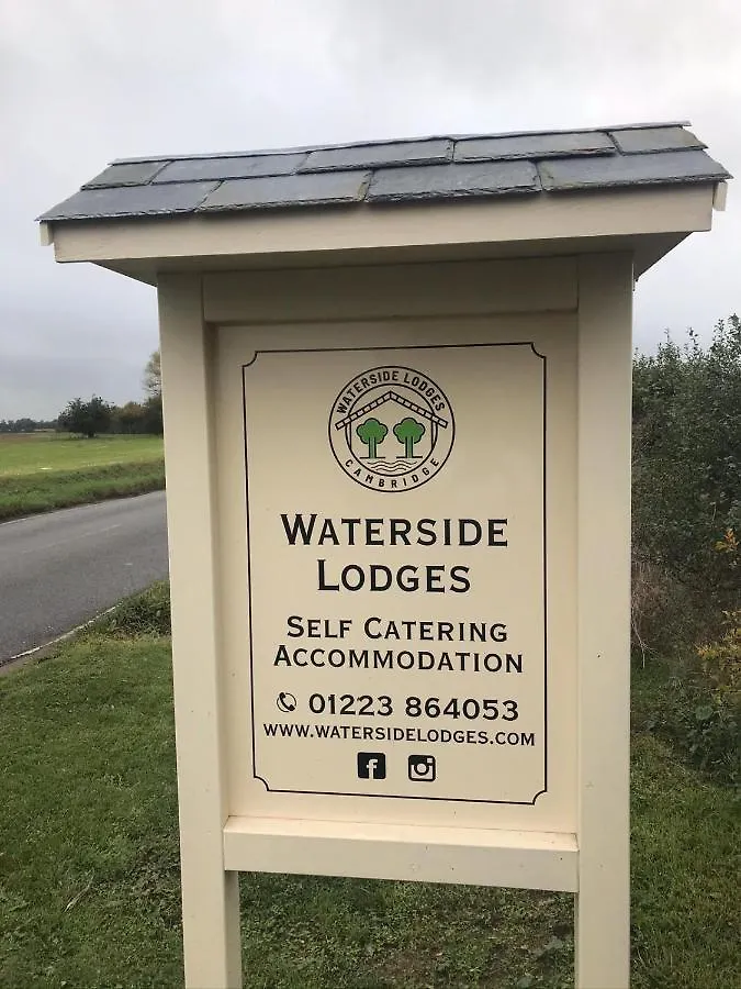 Alpstuga Waterside Lodges Cambridge Storbritannien